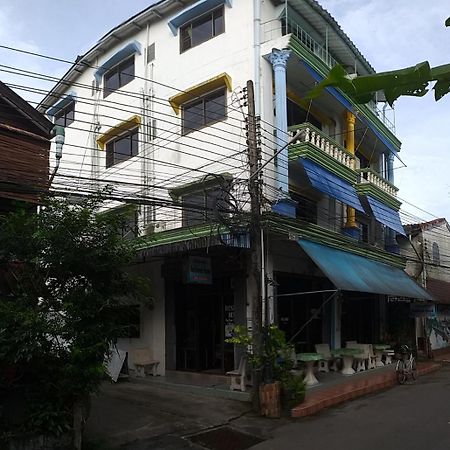 Residence House Трат Екстер'єр фото